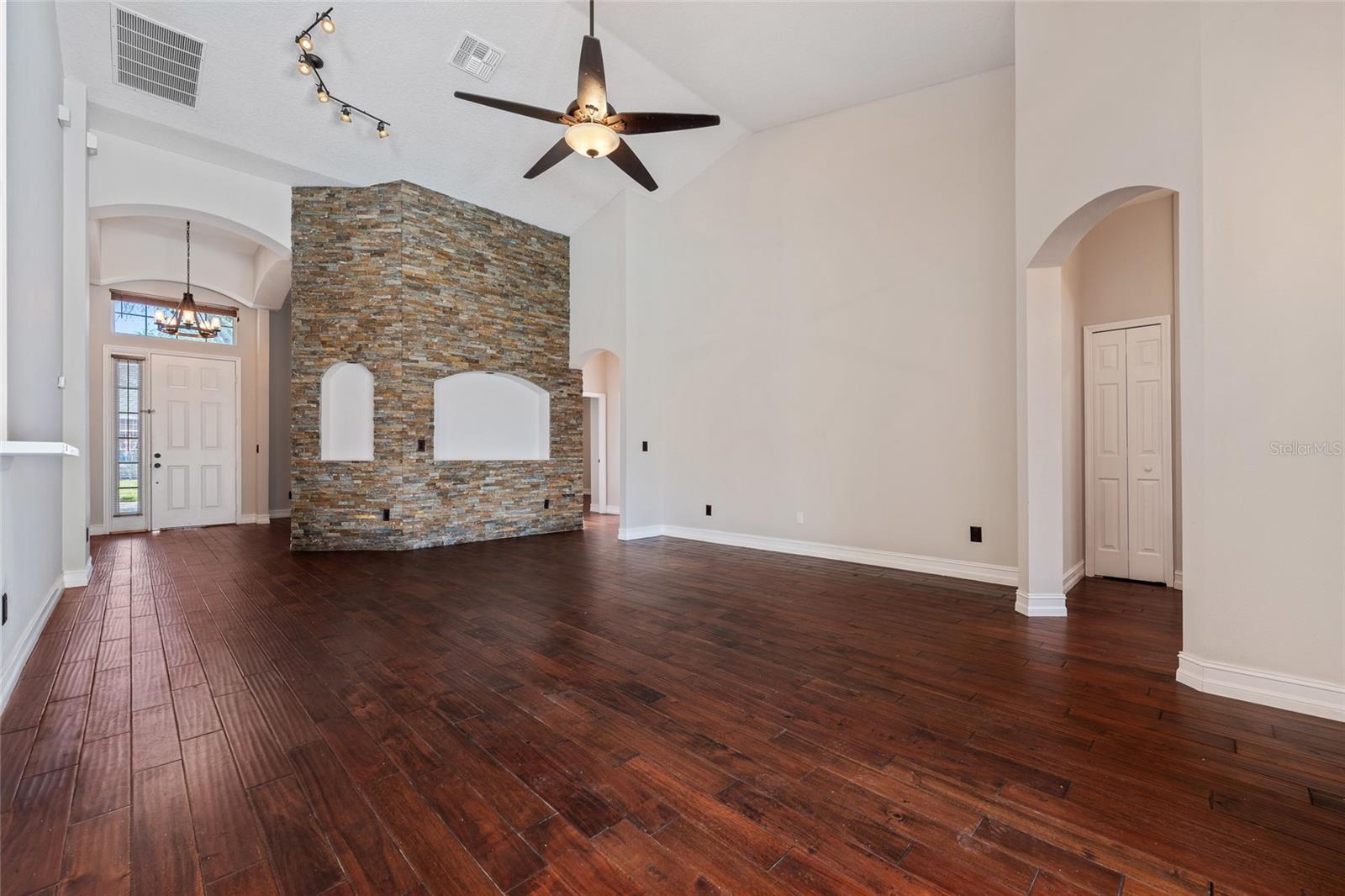 LANDINGS/LK GEORGE - Residential