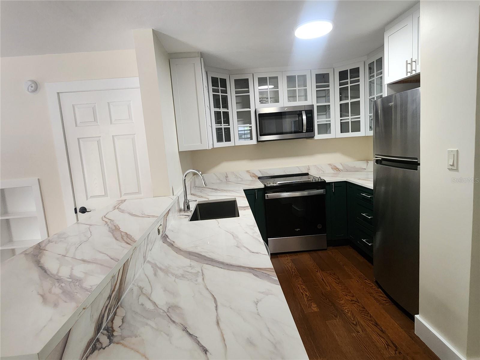 GOLDEN GATE POINT - Residential Lease