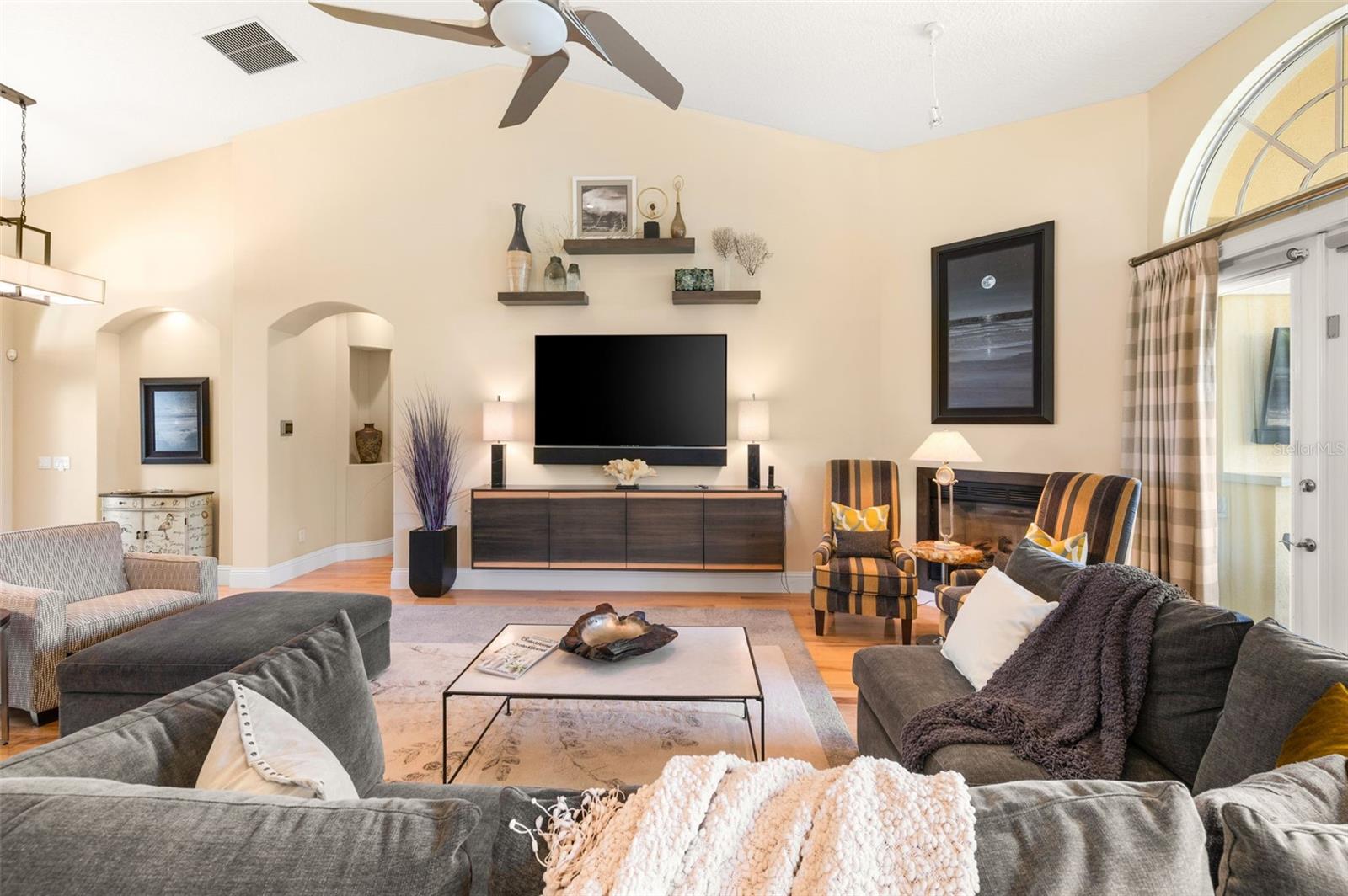 12 OAK VIEW CIRCLE E