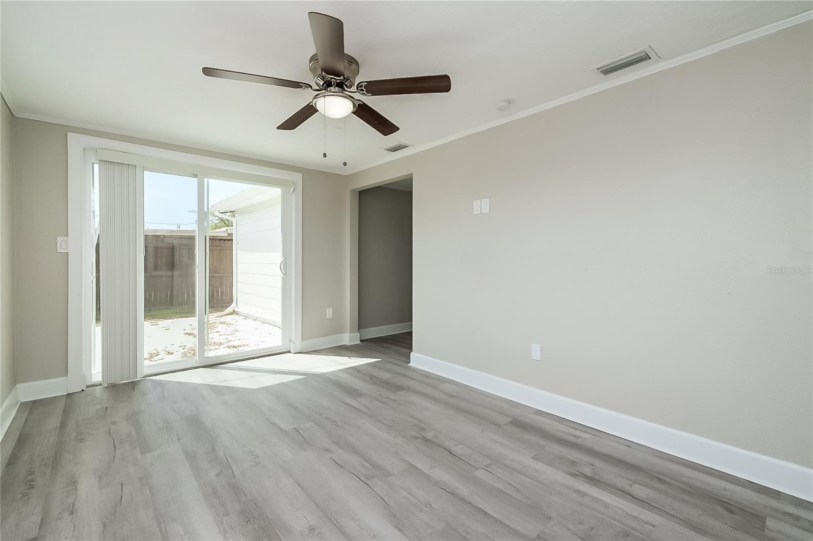 COUNTRY CLUB ESTATES - Residential Lease
