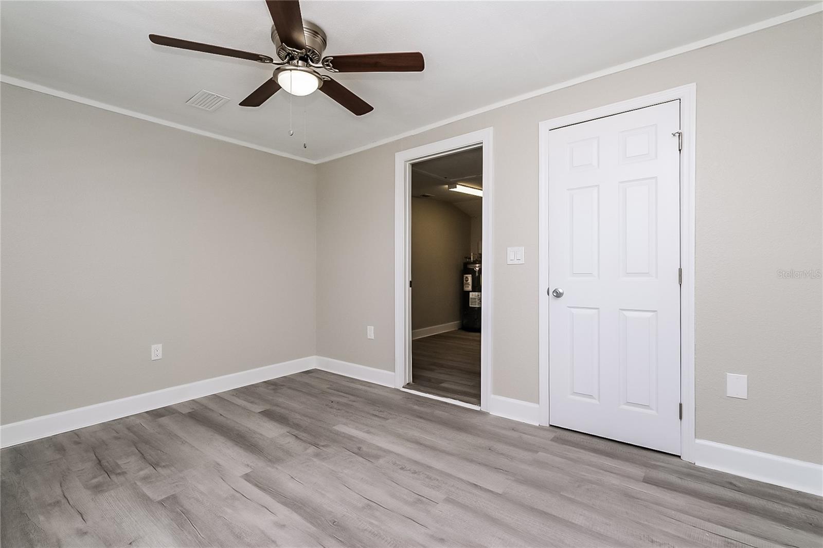 COUNTRY CLUB ESTATES - Residential Lease
