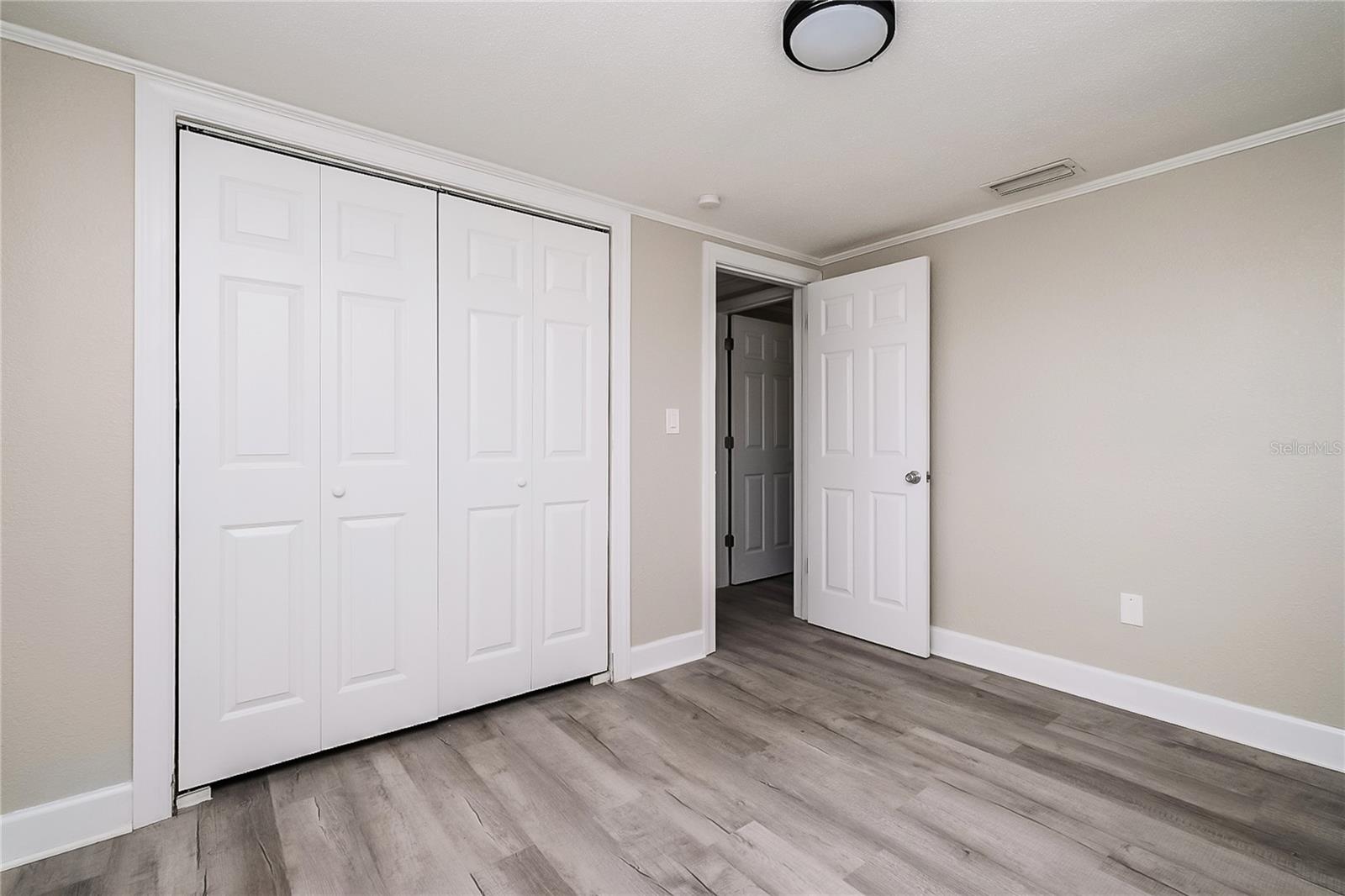 COUNTRY CLUB ESTATES - Residential Lease