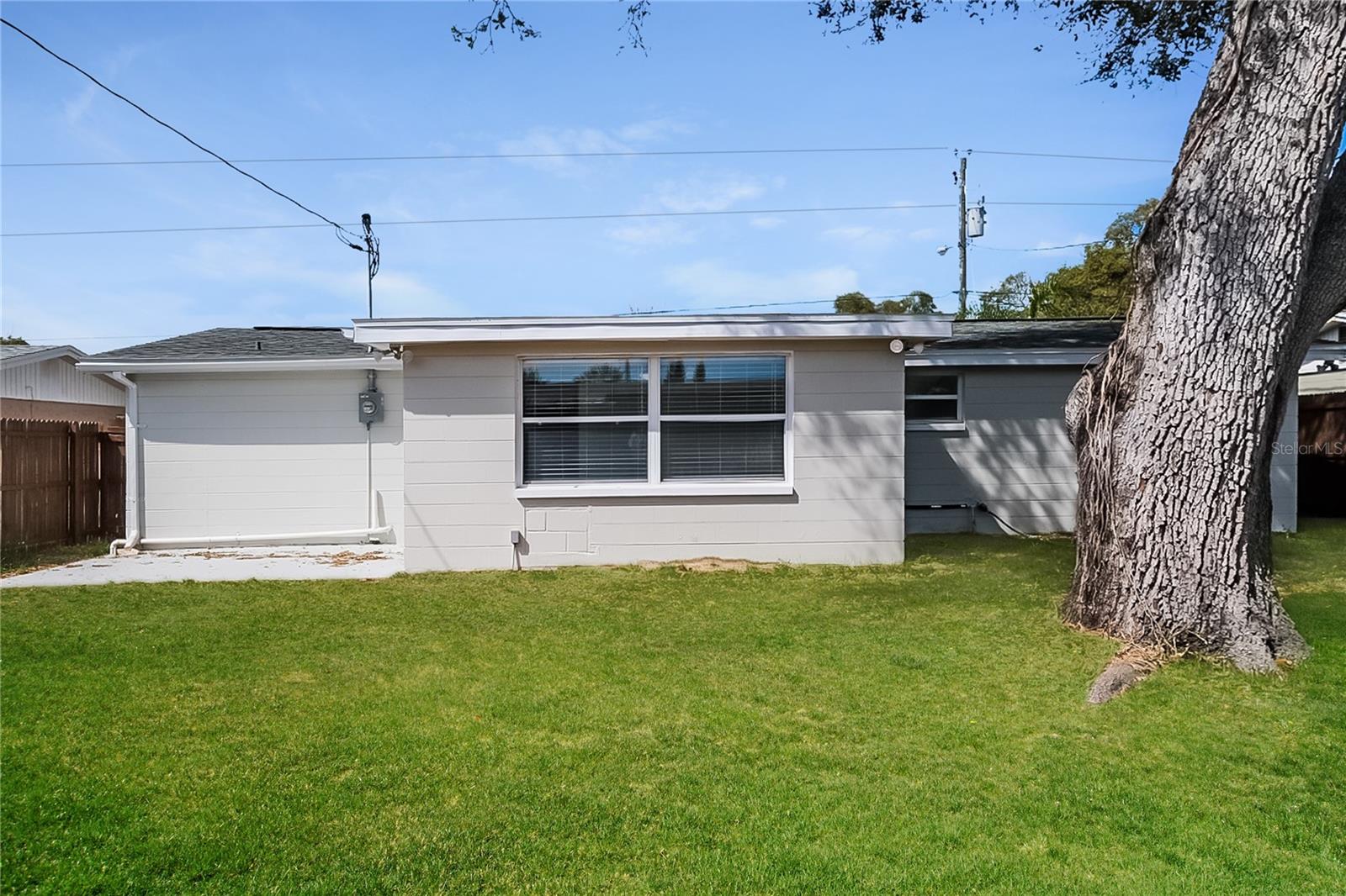 COUNTRY CLUB ESTATES - Residential Lease
