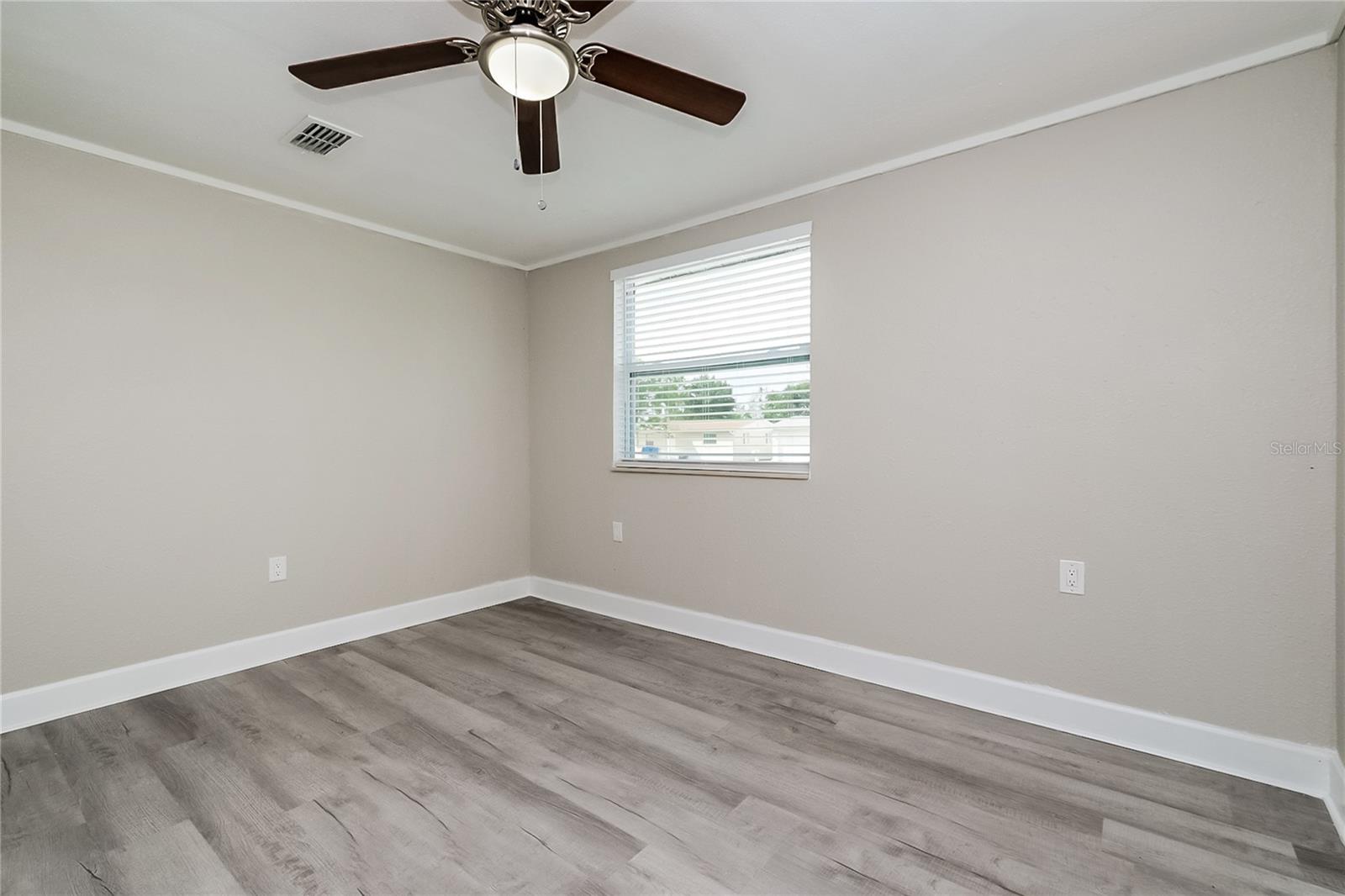COUNTRY CLUB ESTATES - Residential Lease
