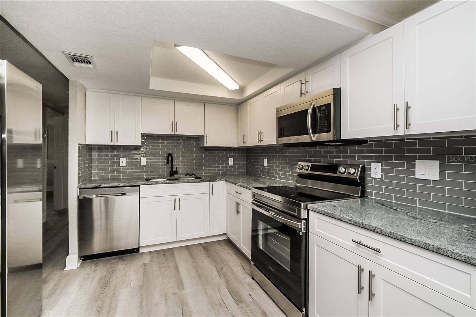 COUNTRY CLUB ESTATES - Residential Lease