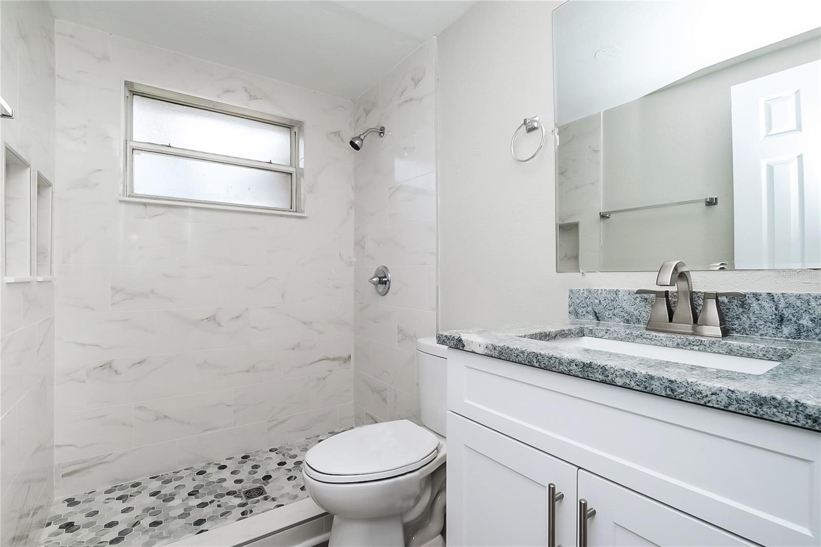 COUNTRY CLUB ESTATES - Residential Lease