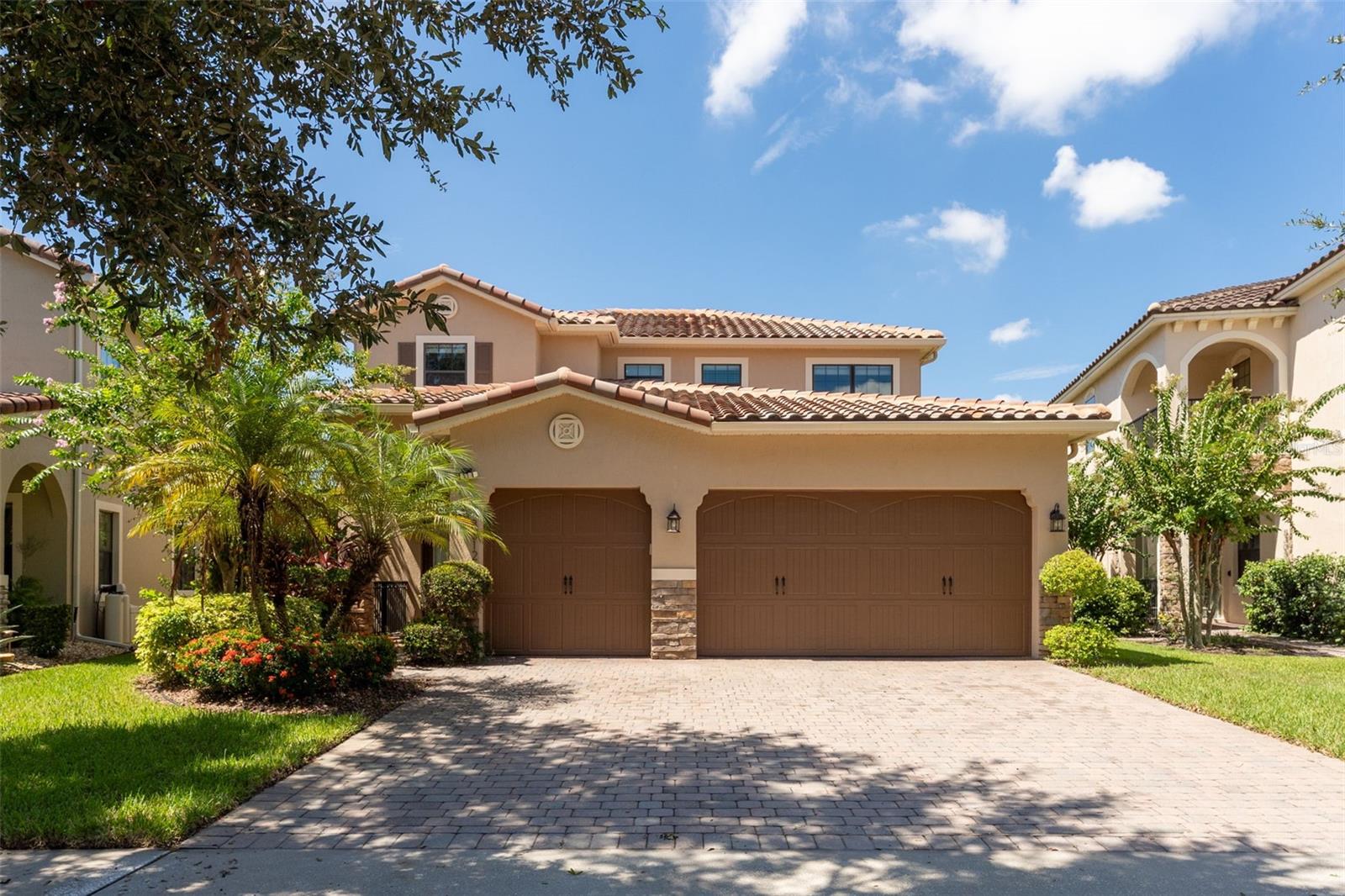 Garden and pool maintenance included in the rental!
Located in the beautiful Eagle Creek community, this stunning 5-bedroom home perfectly combines comfort, leisure, and elegance.
Enjoy unforgettable moments in the inviting pool with jacuzzi while taking in the breathtaking panoramic views of the golf course and lush green areas. The spacious two-story living room offers an open and bright ambiance, ideal for entertaining family and friends.
The conveniently located master suite on the first floor ensures privacy and convenience. The kitchen has been recently updated with modern cabinets and features brand-new appliances, including a refrigerator, washer, and dryer.
Upstairs, one of the bedrooms offers generous “bonus room” dimensions. There are also two additional bathrooms, two bedrooms with a Jack & Jill suite, and a dedicated space for a home office.
Perfectly situated near the community clubhouse, this home allows you to enjoy all the resort-style amenities Eagle Creek has, including pools, sports courts, fitness center, and more. The area boasts top-rated schools, making this property an exceptional opportunity for those seeking quality living in Orlando’s Sunshine State.
