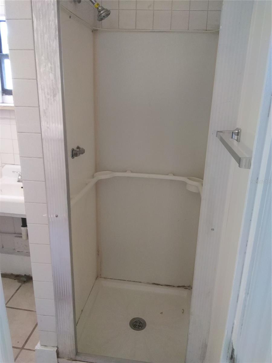 TAYLORS SUB - Residential Lease