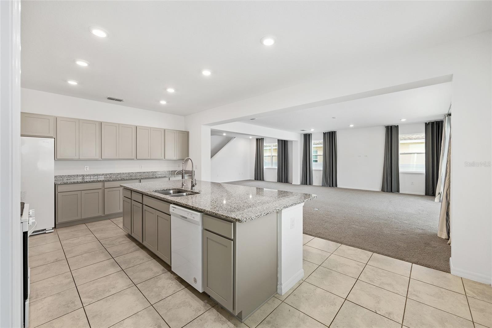 CALESA TOWNSHIP ROAN HILLS PH - Residential Lease