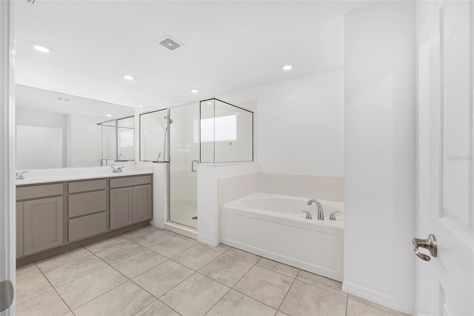 CALESA TOWNSHIP ROAN HILLS PH - Residential Lease
