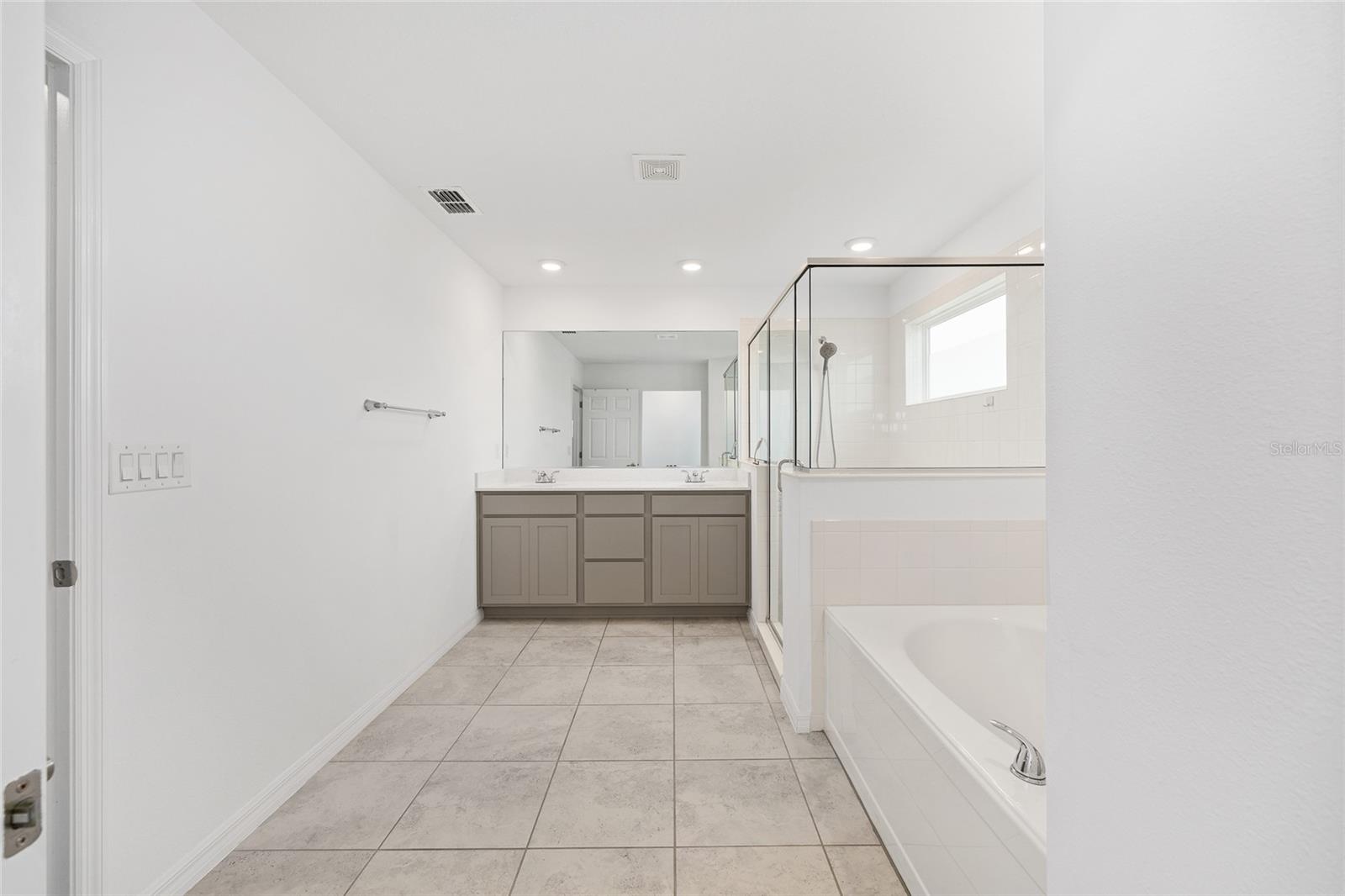 CALESA TOWNSHIP ROAN HILLS PH - Residential Lease