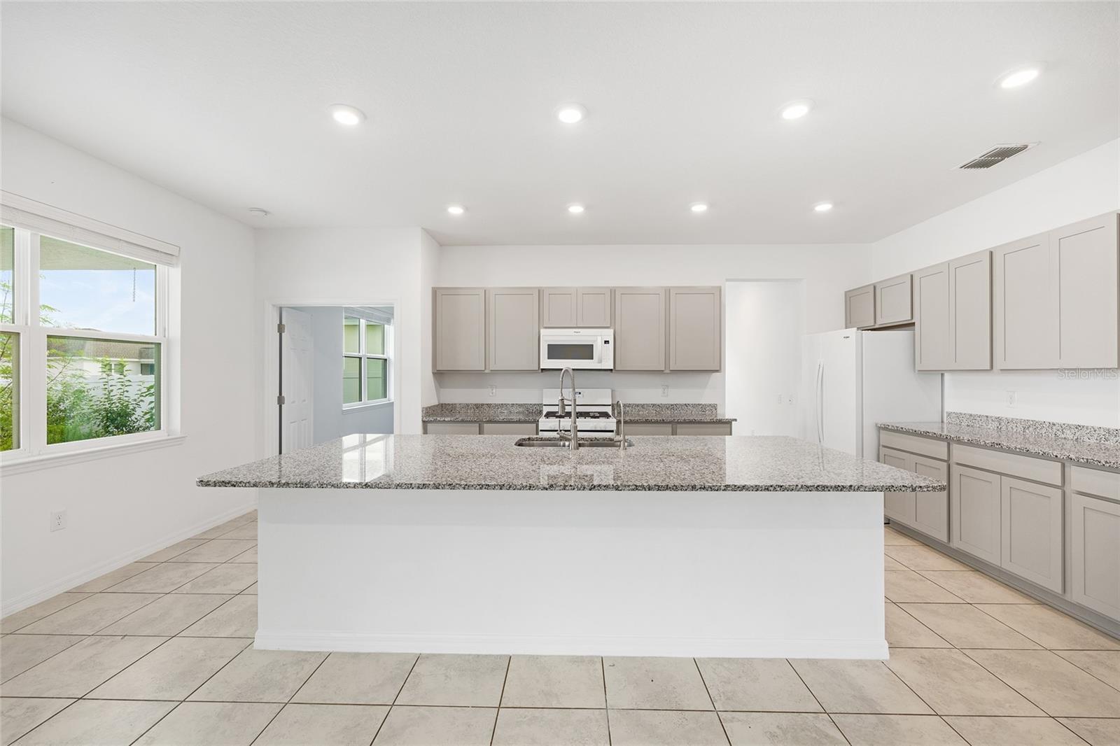 CALESA TOWNSHIP ROAN HILLS PH - Residential Lease