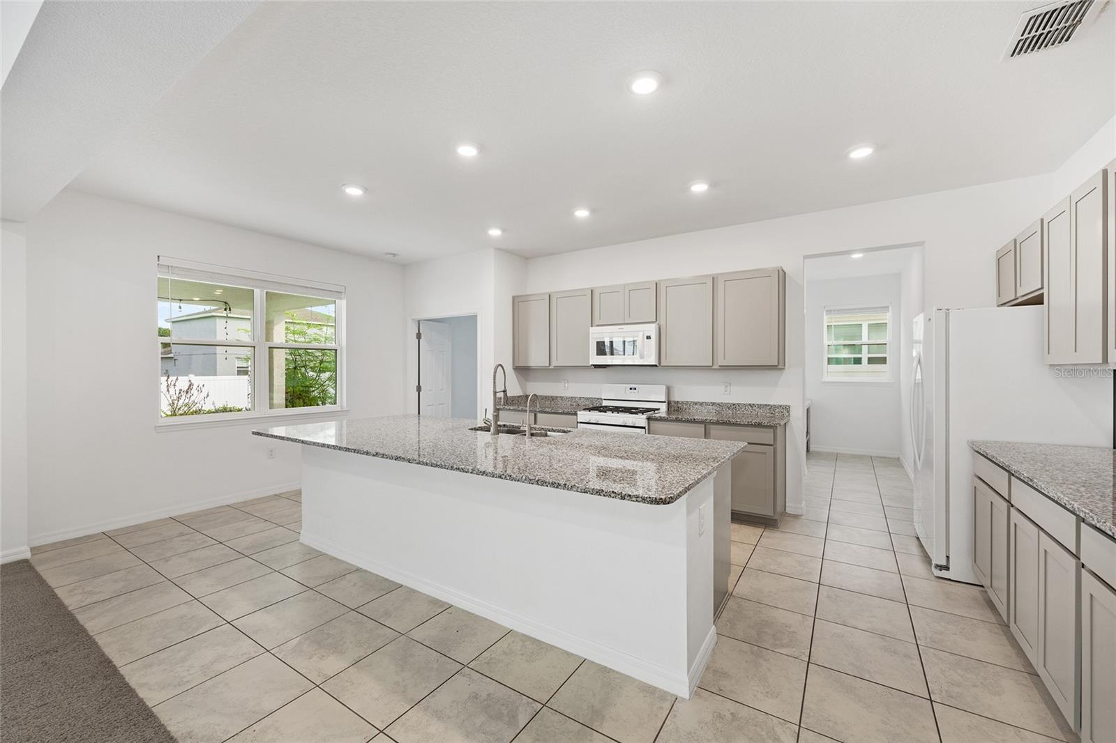 CALESA TOWNSHIP ROAN HILLS PH - Residential Lease