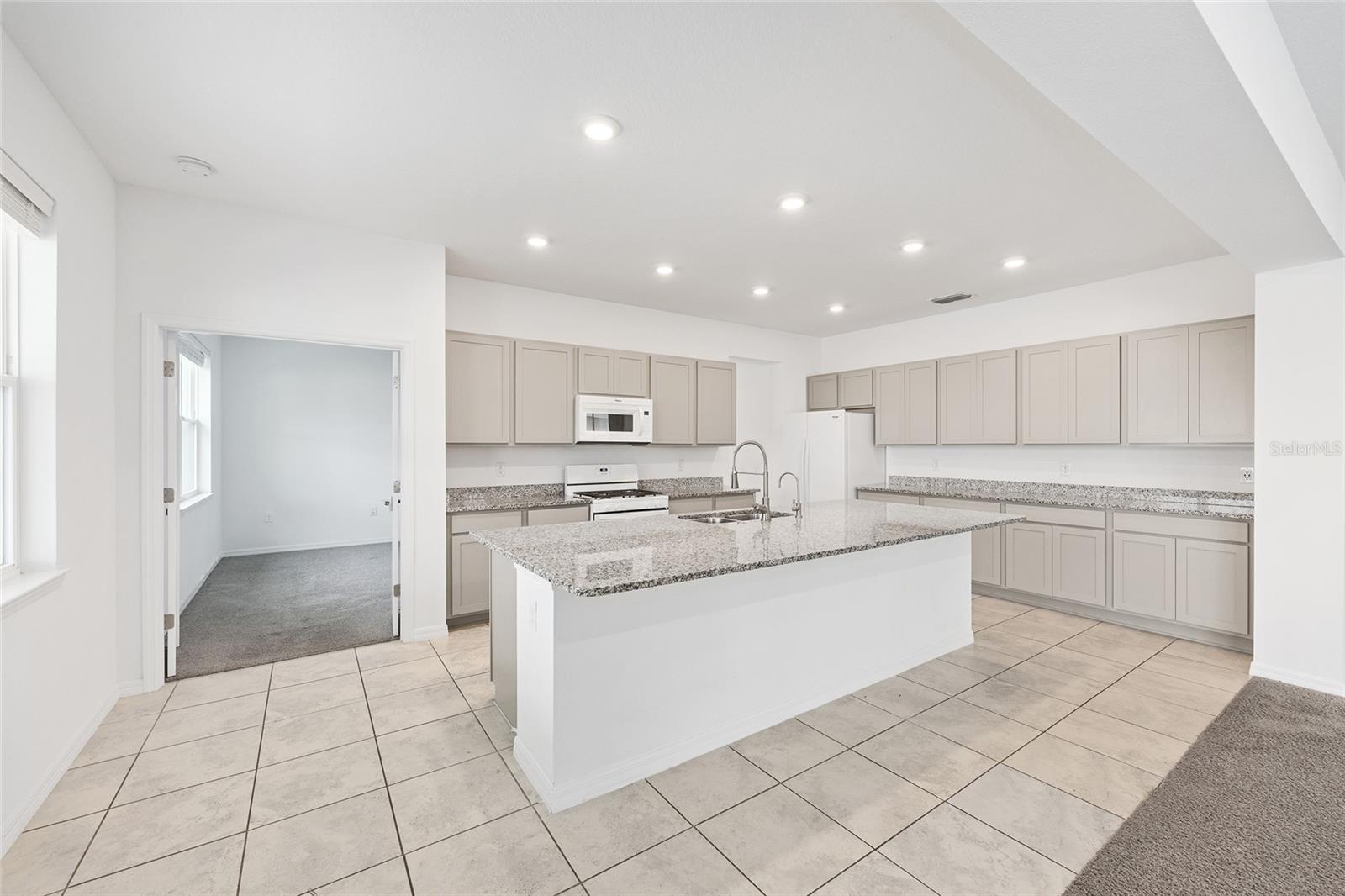 CALESA TOWNSHIP ROAN HILLS PH - Residential Lease