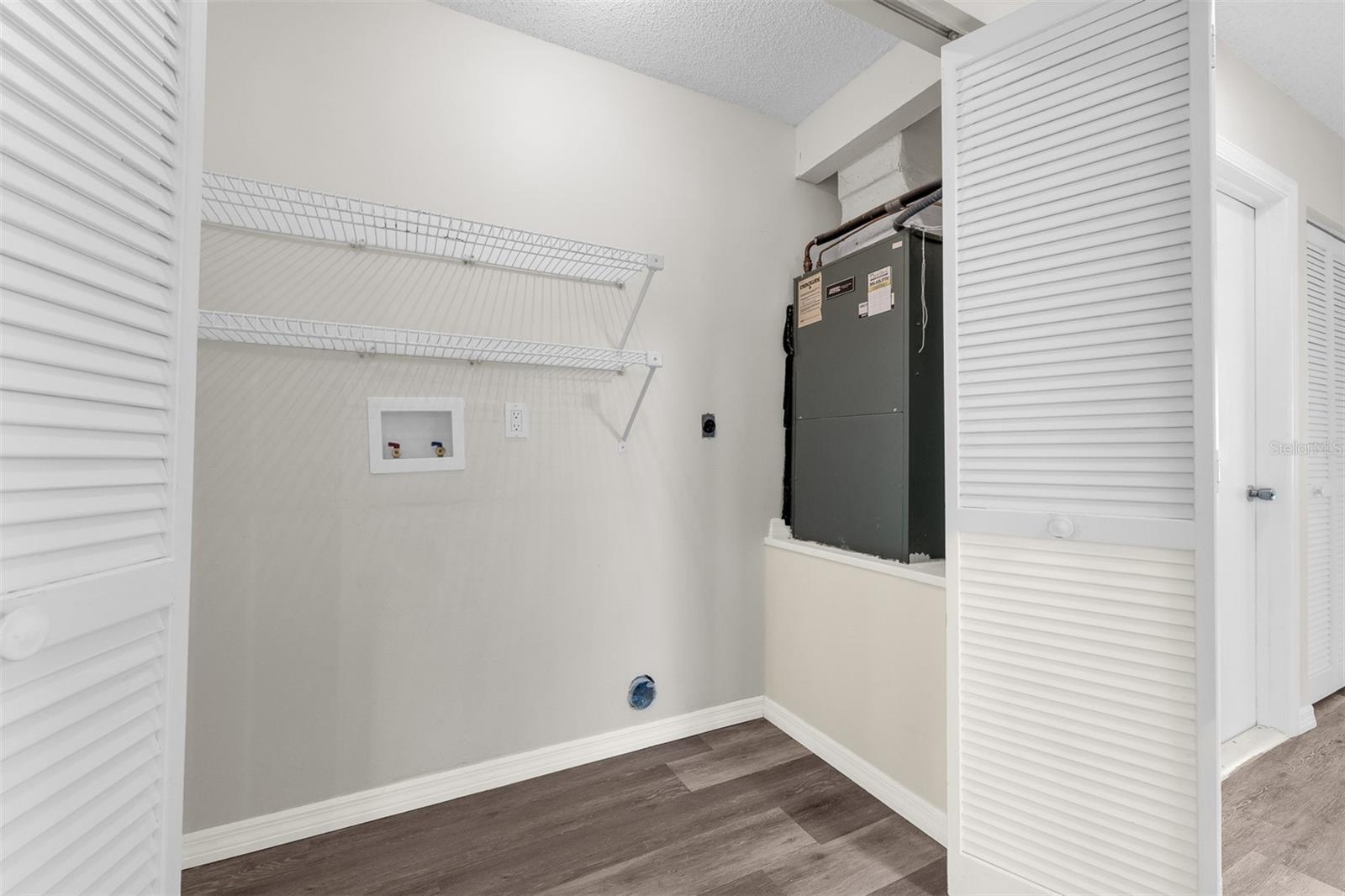 HAWKS LANDING AT PELICAN BAY CONDO PH 01-06 AMD 01 - Residential