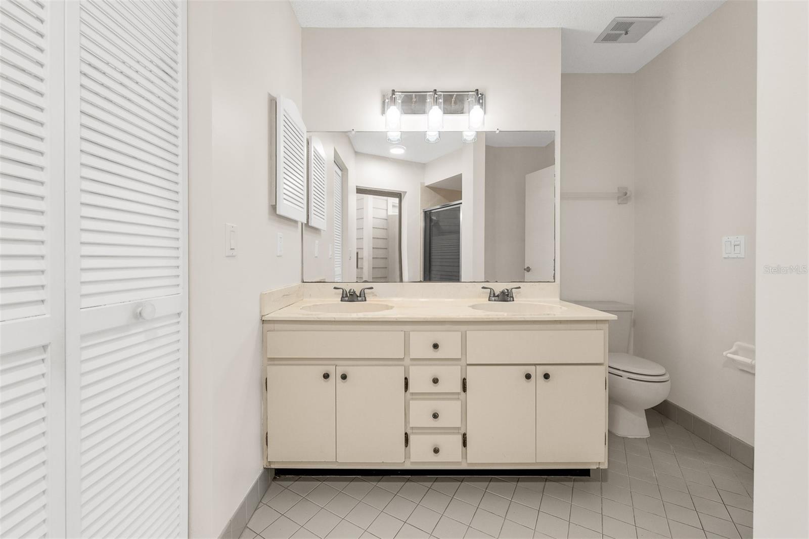 HAWKS LANDING AT PELICAN BAY CONDO PH 01-06 AMD 01 - Residential