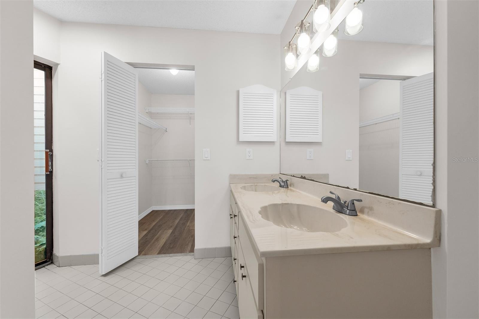 HAWKS LANDING AT PELICAN BAY CONDO PH 01-06 AMD 01 - Residential