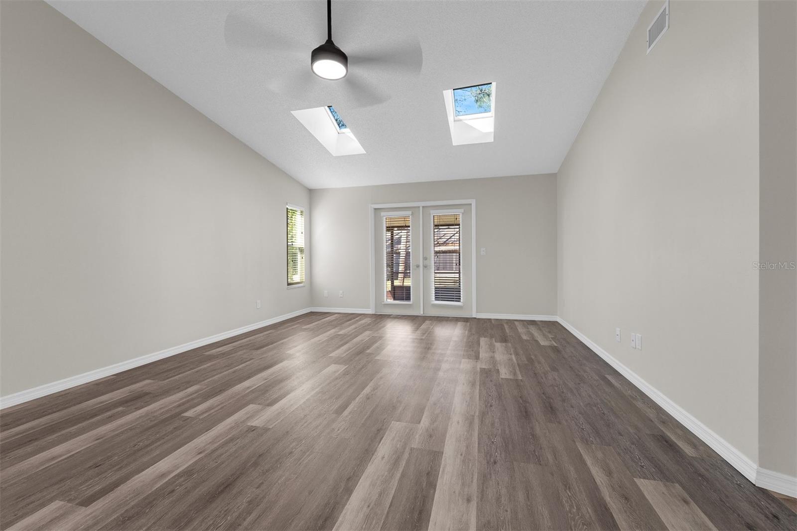 HAWKS LANDING AT PELICAN BAY CONDO PH 01-06 AMD 01 - Residential