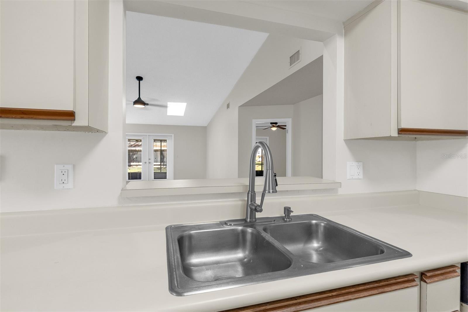 HAWKS LANDING AT PELICAN BAY CONDO PH 01-06 AMD 01 - Residential