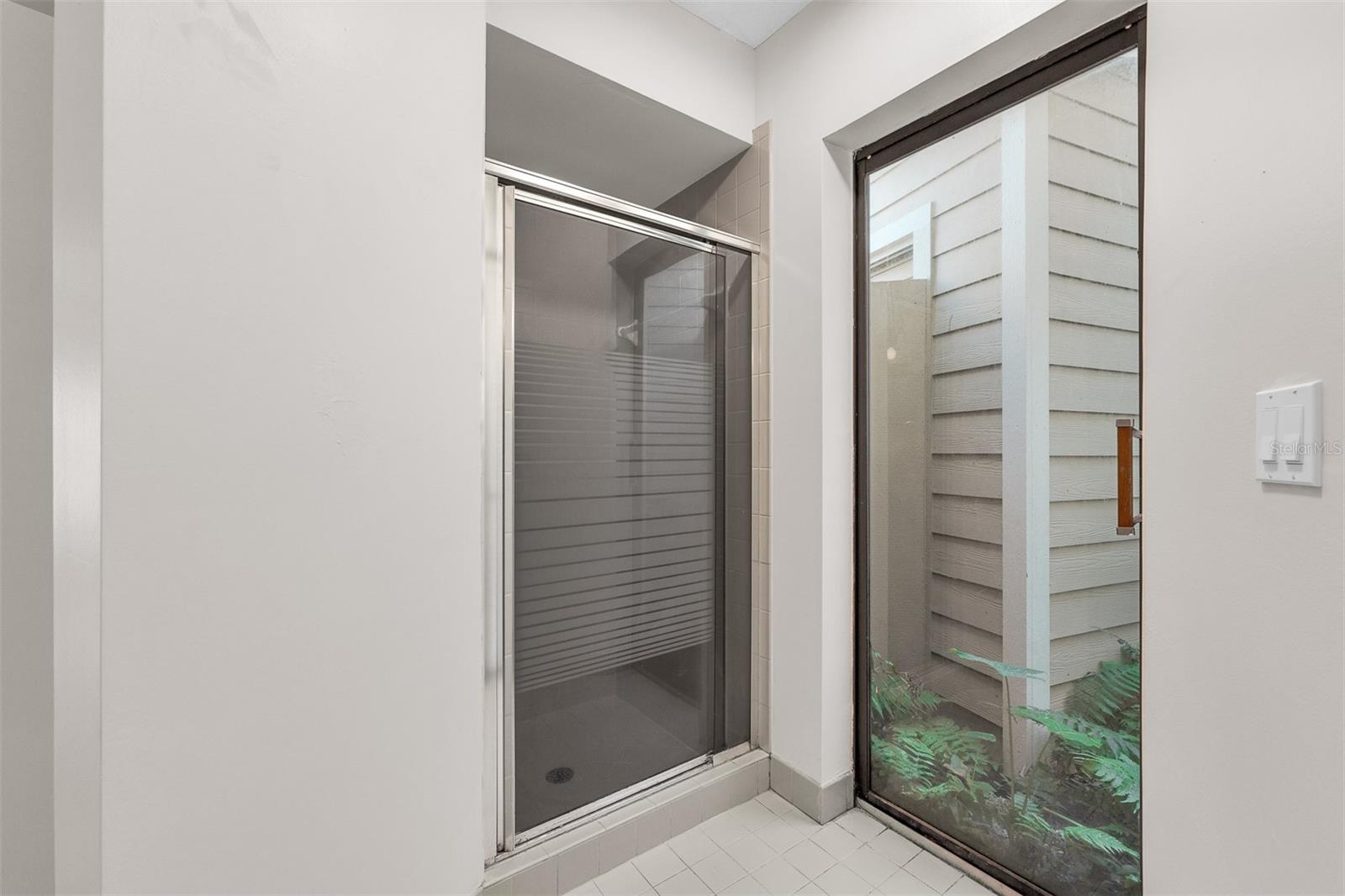 HAWKS LANDING AT PELICAN BAY CONDO PH 01-06 AMD 01 - Residential