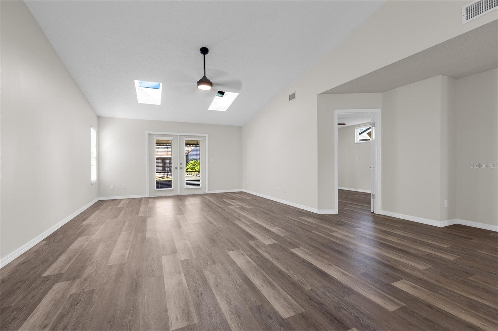 HAWKS LANDING AT PELICAN BAY CONDO PH 01-06 AMD 01 - Residential