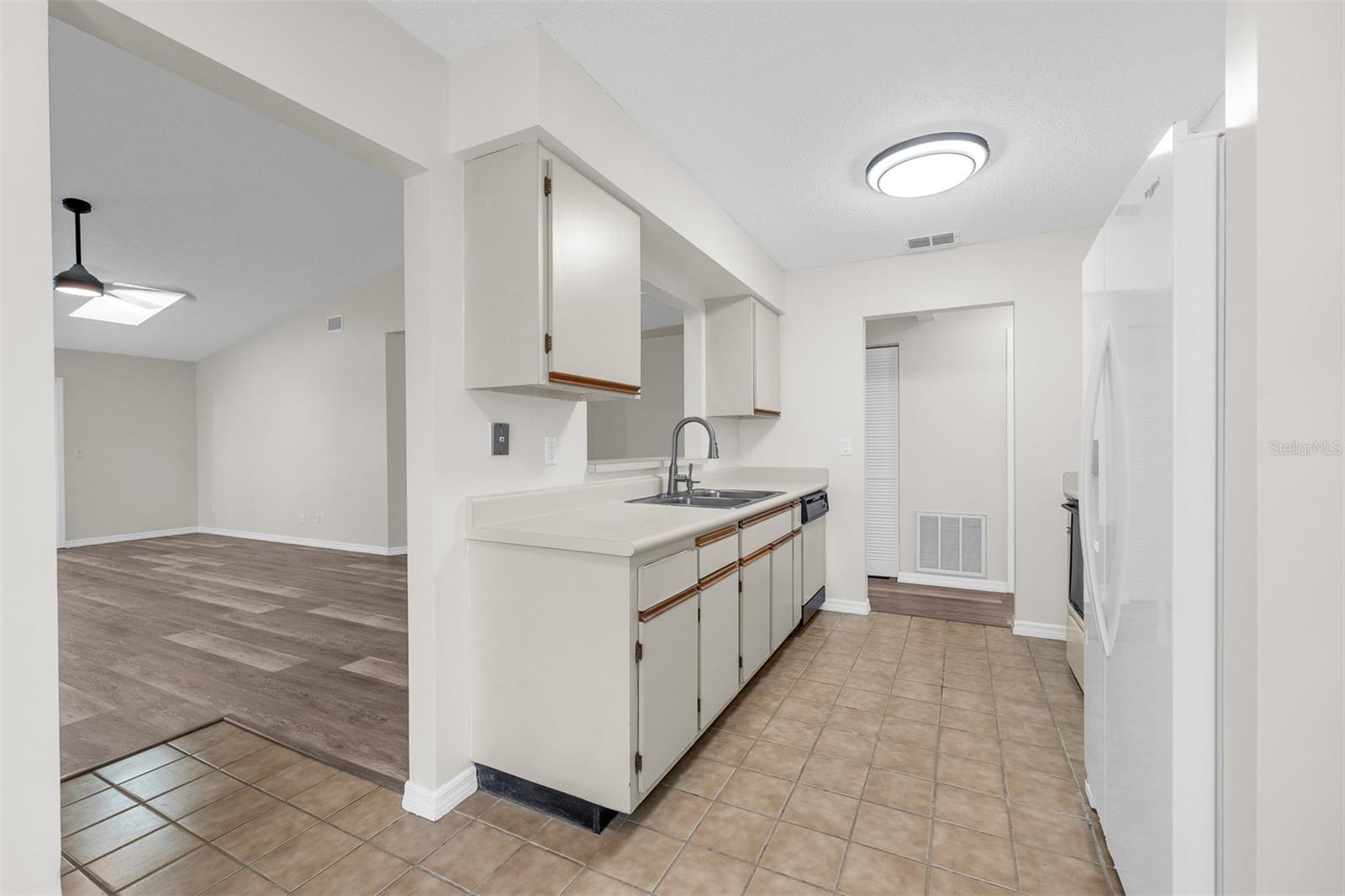 HAWKS LANDING AT PELICAN BAY CONDO PH 01-06 AMD 01 - Residential