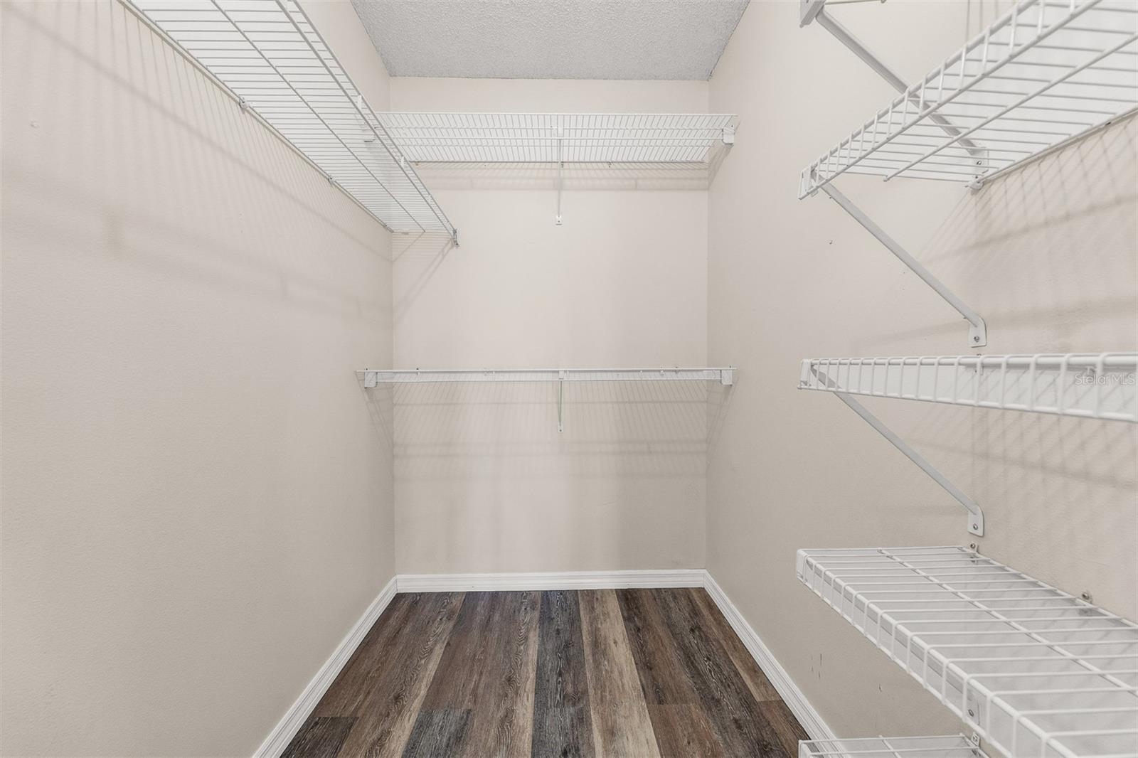 HAWKS LANDING AT PELICAN BAY CONDO PH 01-06 AMD 01 - Residential