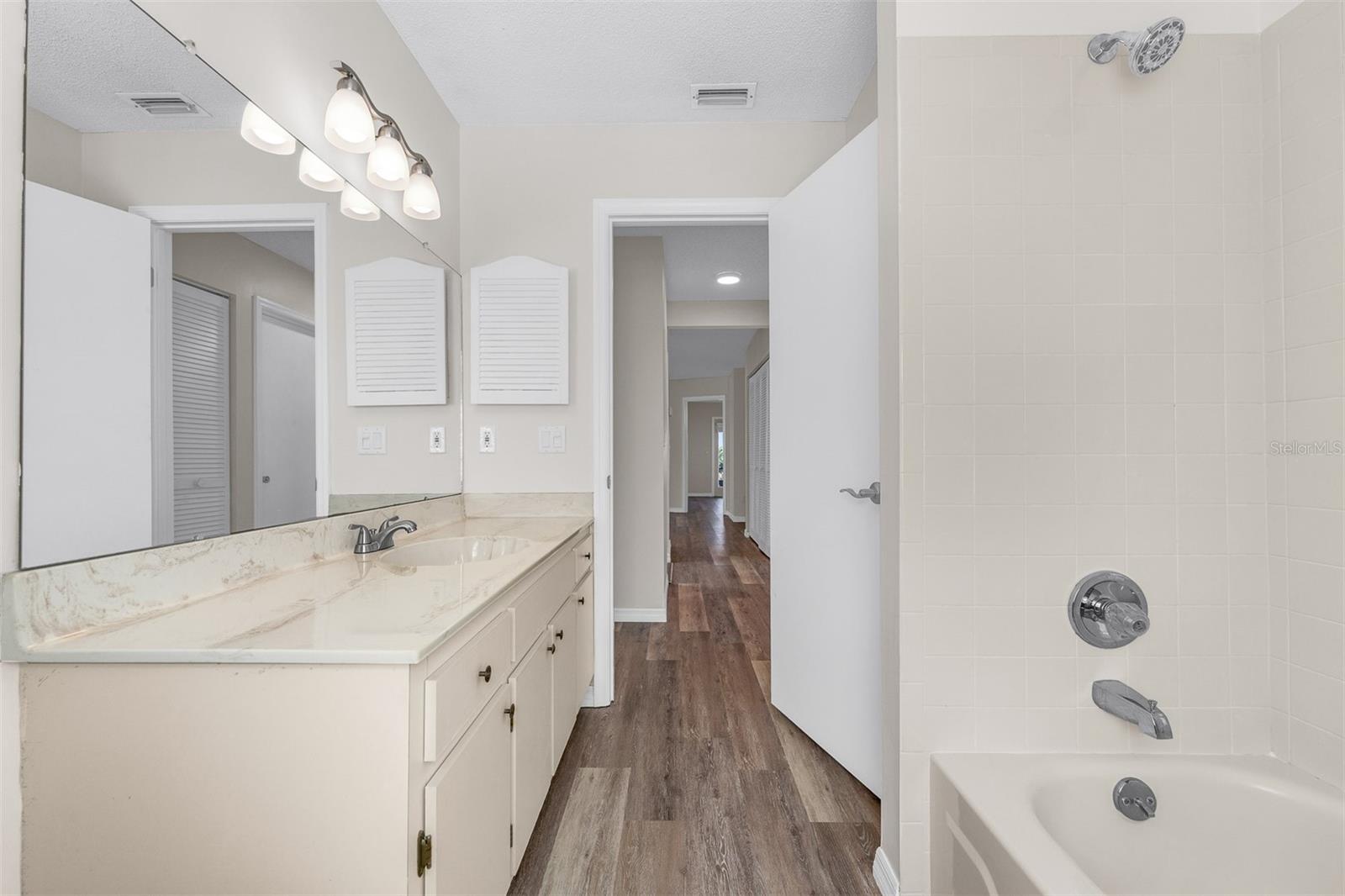 HAWKS LANDING AT PELICAN BAY CONDO PH 01-06 AMD 01 - Residential