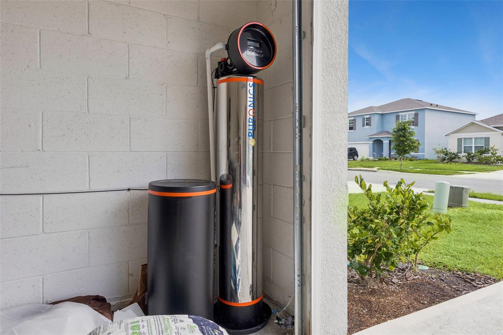 LAKE CHARLES RESIDENCE / CHARLES COVE - Residential