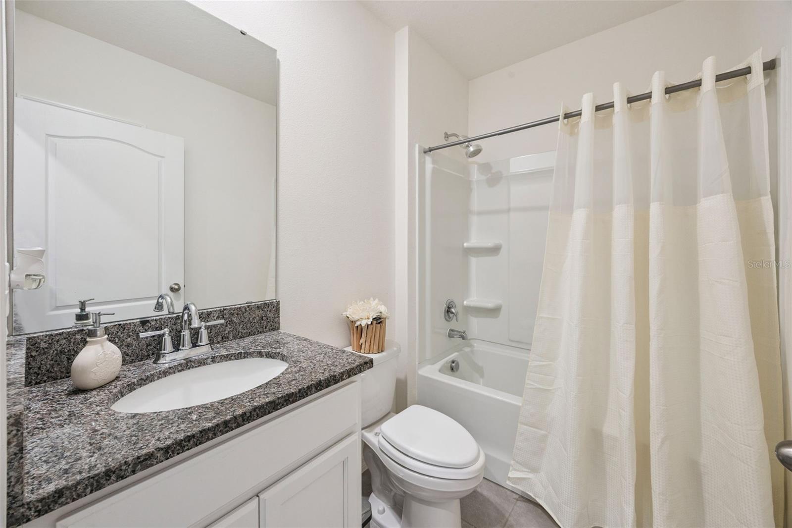 LAKE CHARLES RESIDENCE / CHARLES COVE - Residential