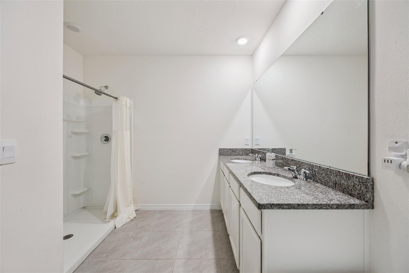 LAKE CHARLES RESIDENCE / CHARLES COVE - Residential