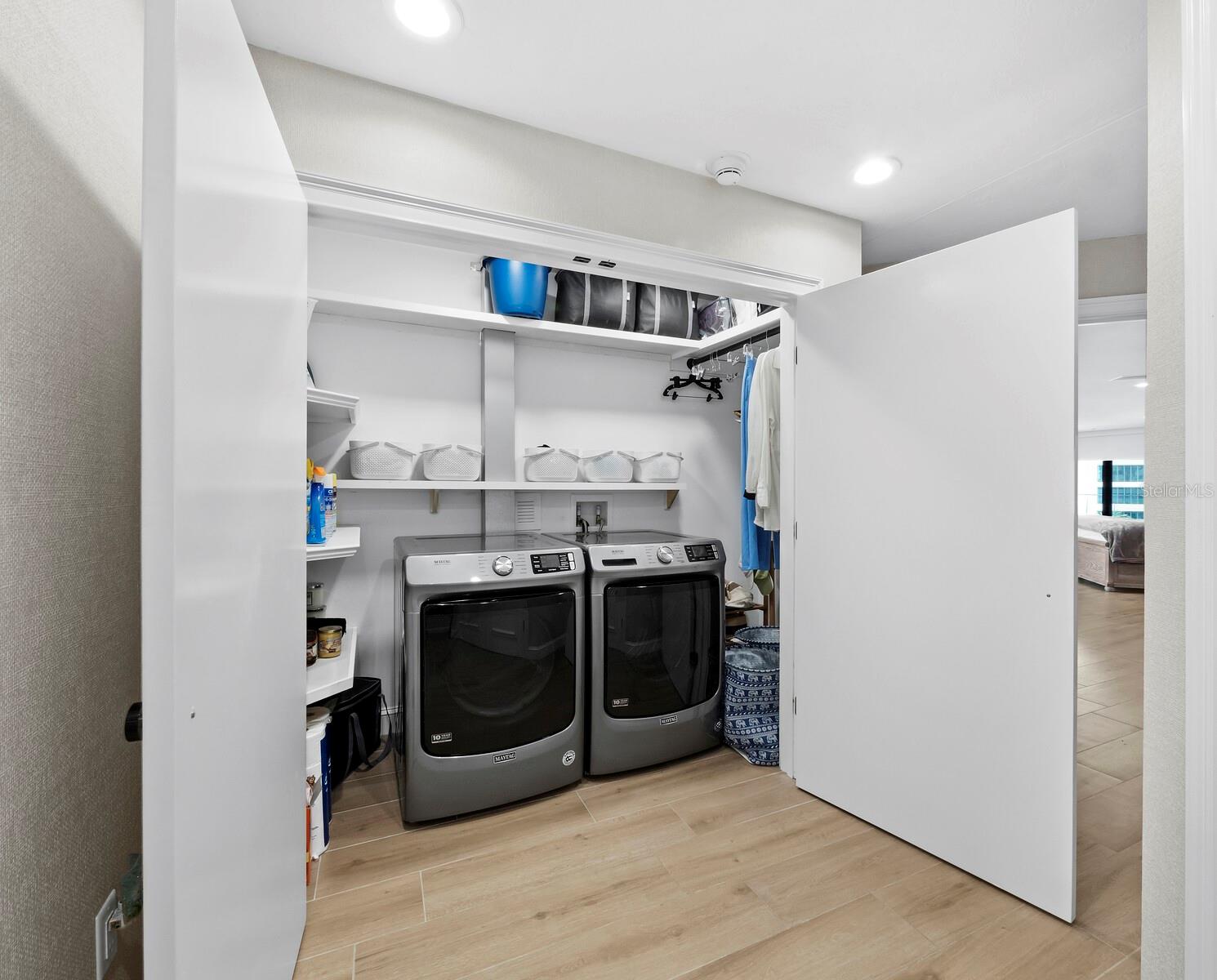 TENCON BEACH - Residential