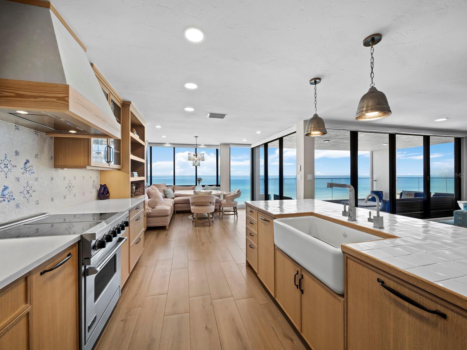 TENCON BEACH - Residential