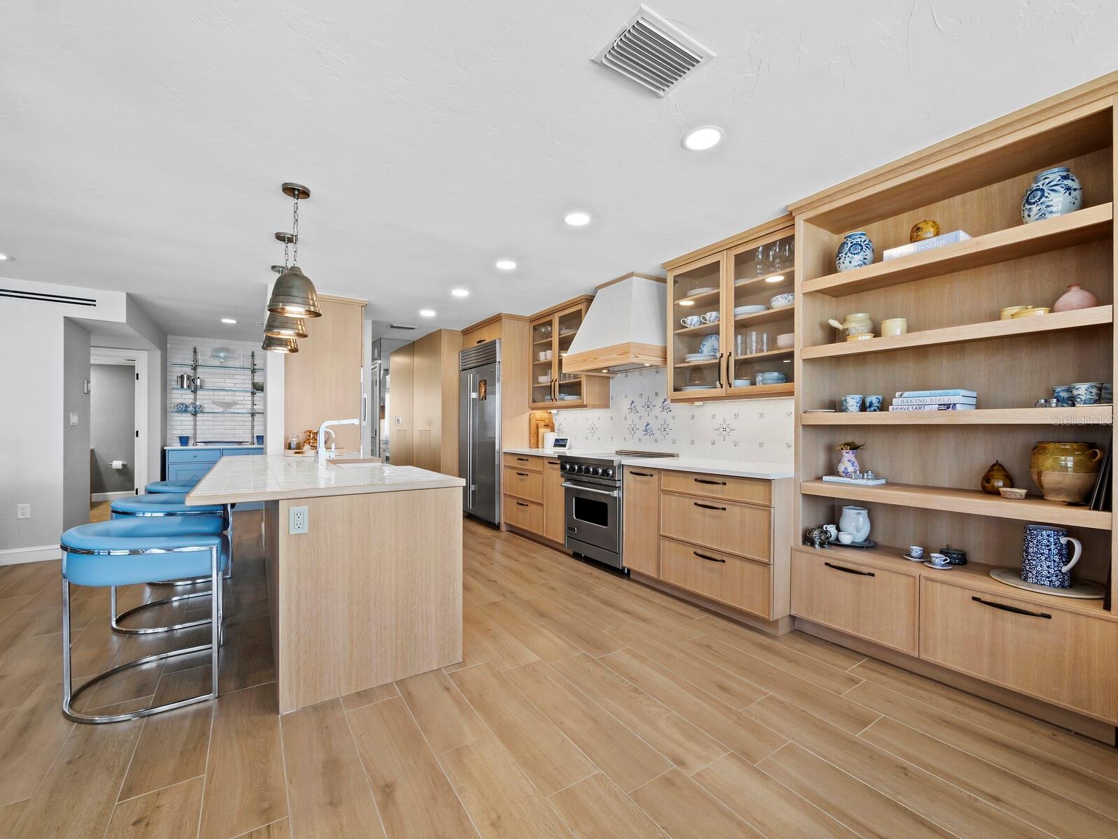 TENCON BEACH - Residential