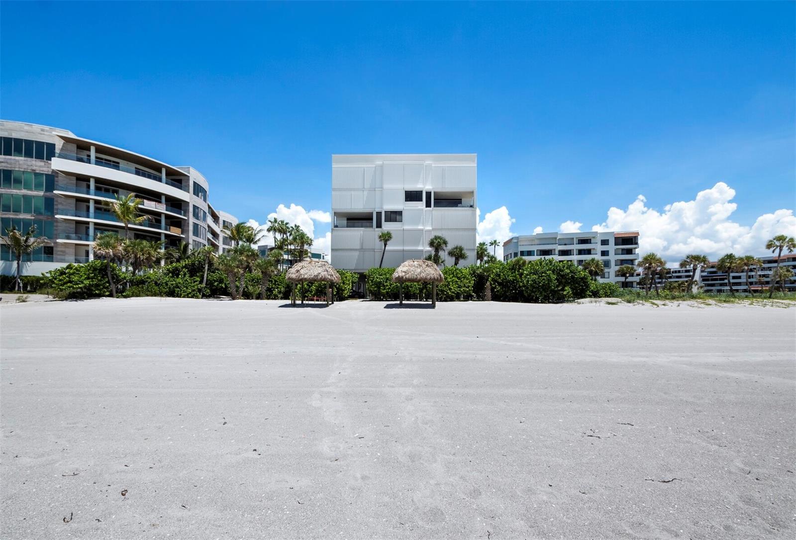 TENCON BEACH - Residential