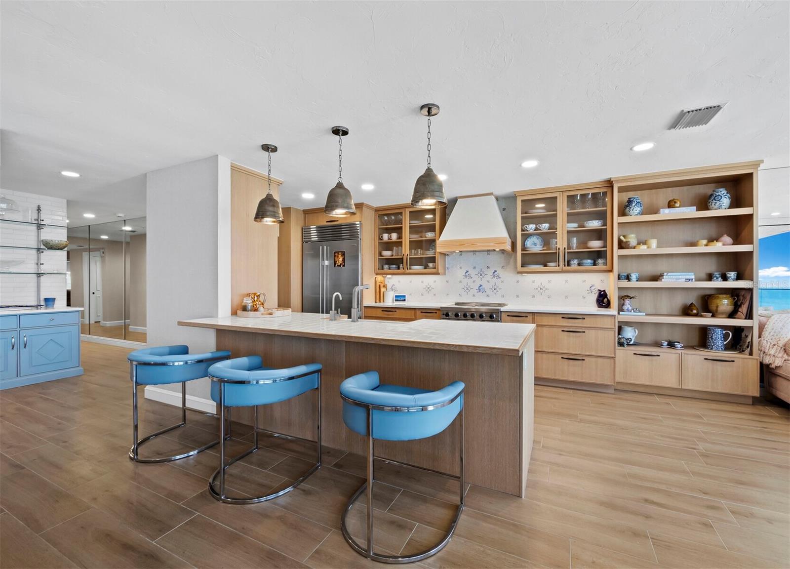 TENCON BEACH - Residential
