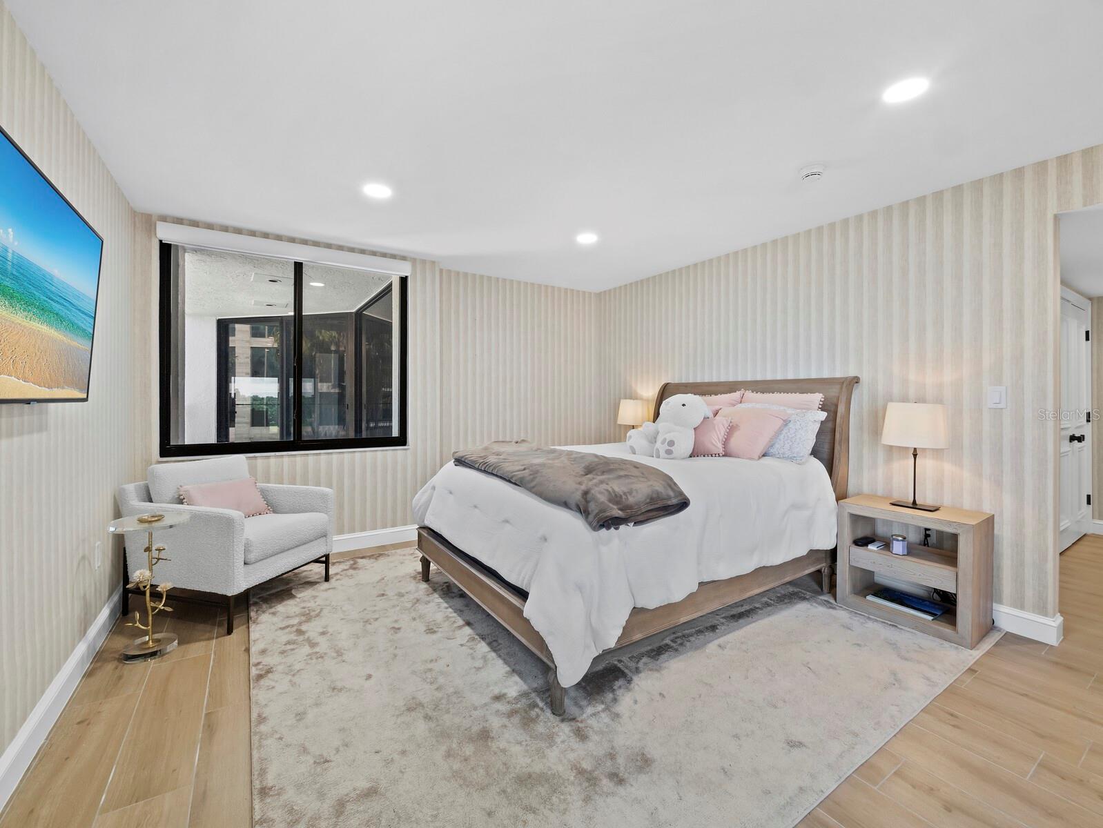 TENCON BEACH - Residential