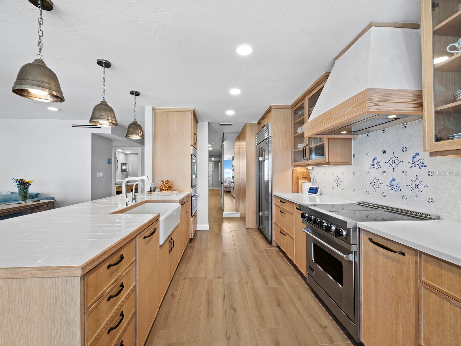 TENCON BEACH - Residential