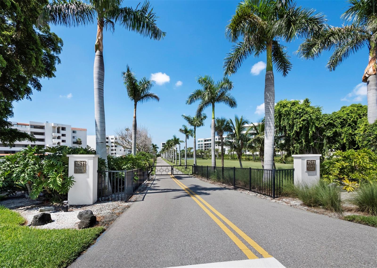 TENCON BEACH - Residential