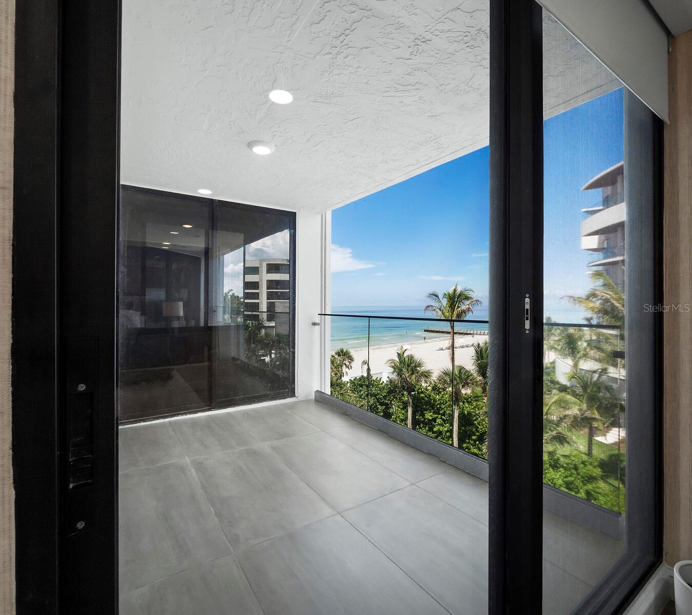 TENCON BEACH - Residential