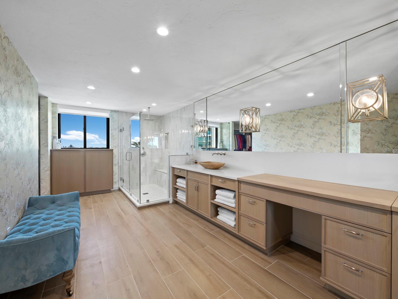 TENCON BEACH - Residential