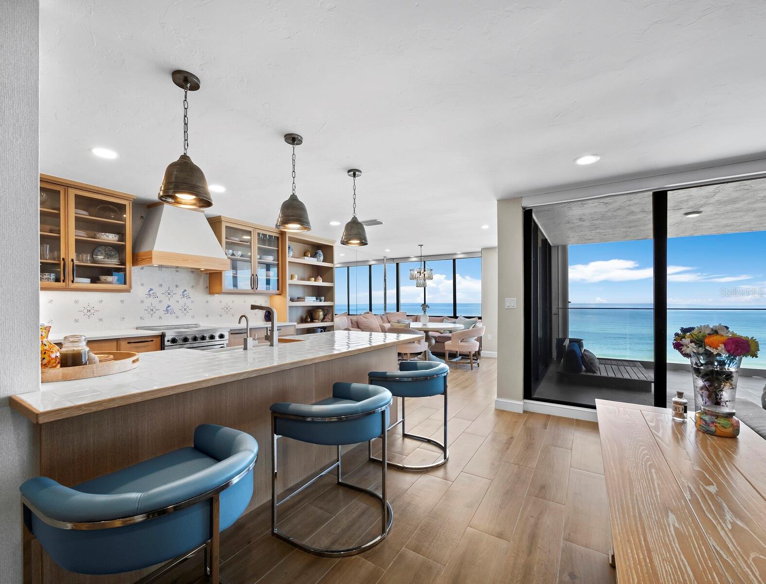 TENCON BEACH - Residential