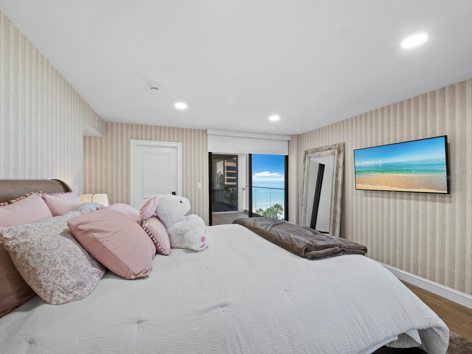 TENCON BEACH - Residential