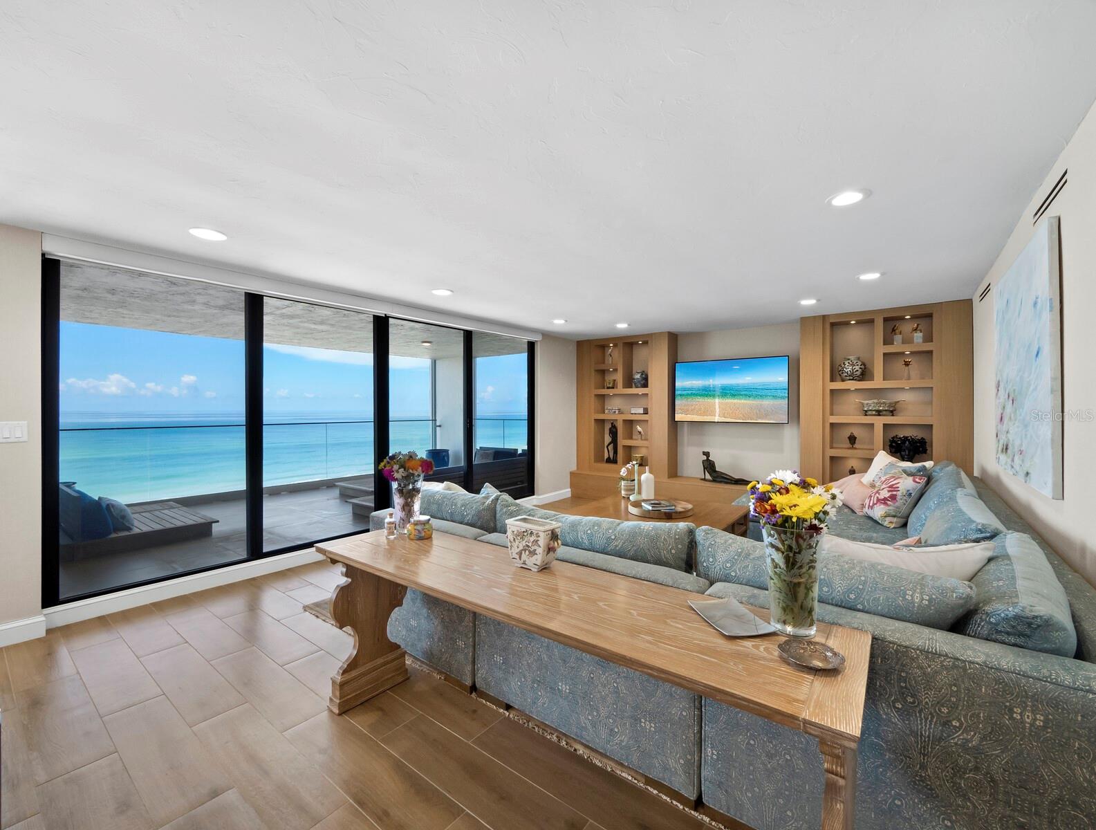 TENCON BEACH - Residential