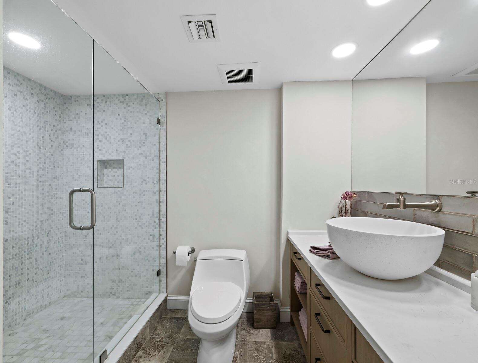 TENCON BEACH - Residential