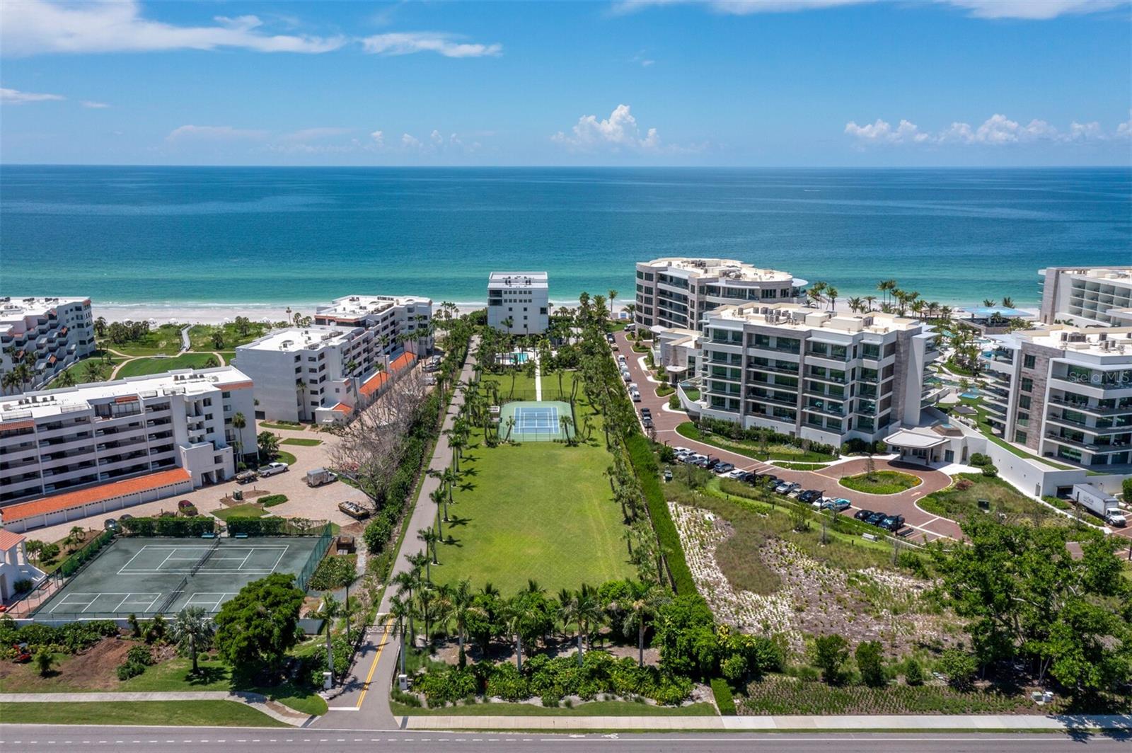 TENCON BEACH - Residential