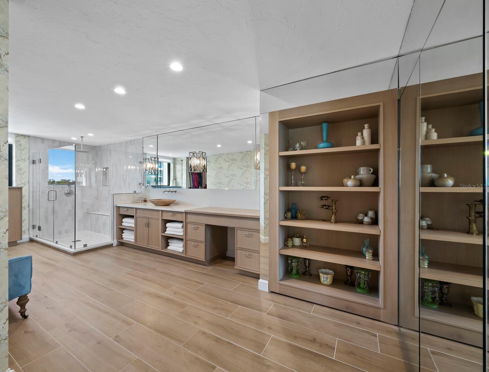TENCON BEACH - Residential