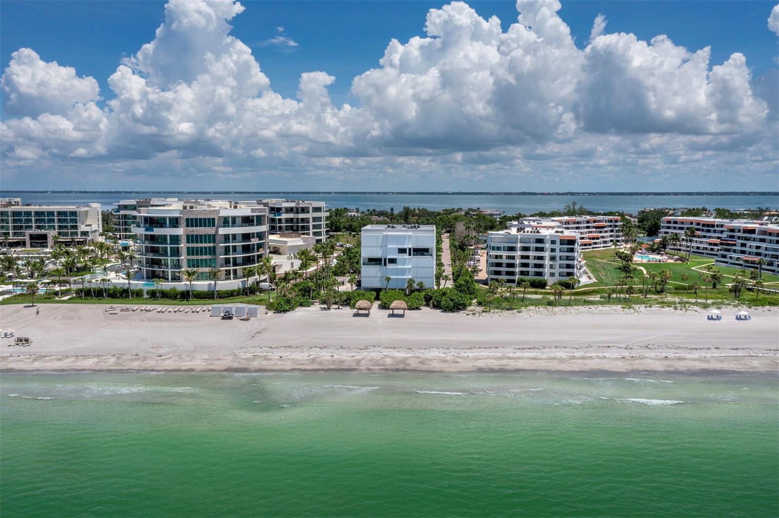 TENCON BEACH - Residential