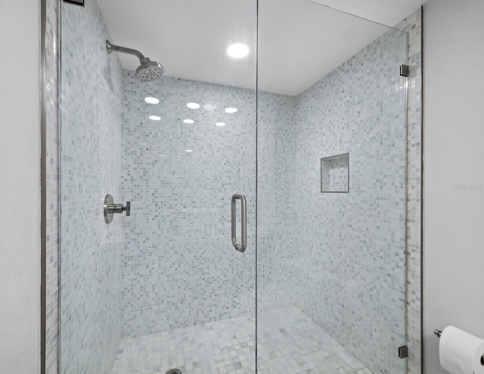 TENCON BEACH - Residential