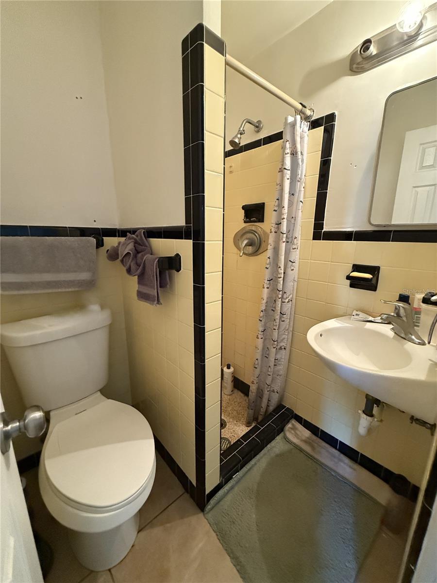 SOUTH GATE - Residential Lease